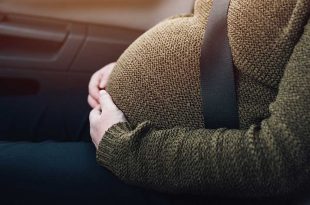 ارتداء حزام الأمان بشكل مريح أثناء الحمل