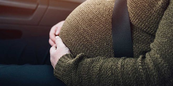 ارتداء حزام الأمان بشكل مريح أثناء الحمل