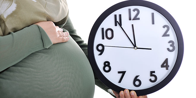 متى وكيف يكون الدفع أثناء المخاض والولادة؟