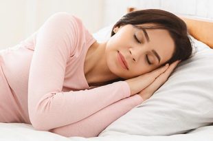 كيفية النوم خلال الأشهر الثلاثة الأولى من الحمل