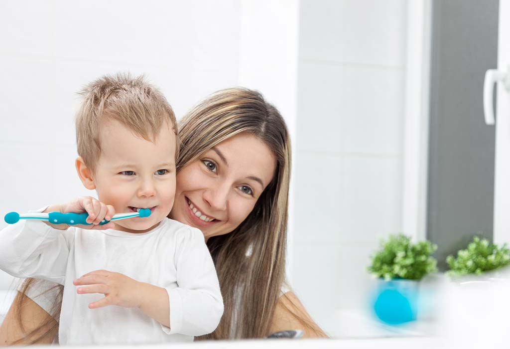 كيف يمكنك في المساعدة على خروج أسنان طفلك