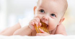 كيف تعتنين بأسنان الرضيع النامية