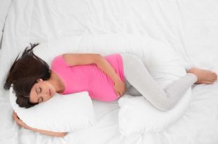 كيف يكون النوم أثناء الثلث الثالث من الحمل – أفضل الأوضاع للنوم ونصائح السلامة
