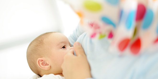 فوائد الرضاعة الطبيعية للرضع والأمهات