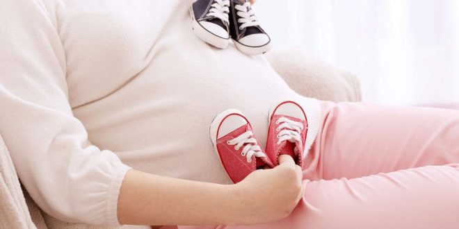العلامات المبكرة وأعراض الحمل بتوأم
