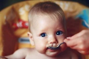 الأطعمة الأولى للطفل - ما هي الأطعمة التي يجب أن تقدميها له؟