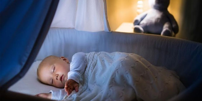 كيف تجعلين طفلك ينام بعمق في الشتاء