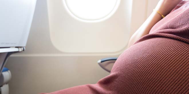 السفر الجوي أثناء الحمل