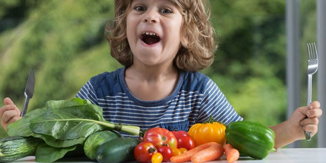 أفضل ١٨ طريقة لغرس عادات الأكل الصحية لدى الأطفال