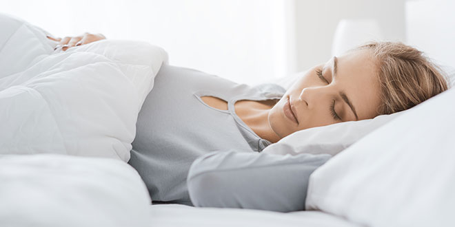 ١٠ نصائح فعالة للنوم أثناء الحمل