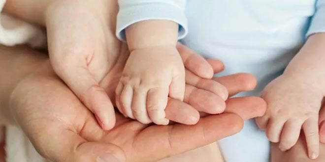خلق علاقة ترابط عاطفية بين الوالدين والطفل الرضيع - طرق للتواصل مع طفلك الرضيع